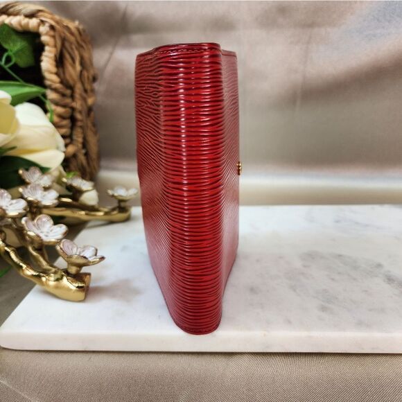 Authentic Louis Vuitton Epi Red Agenda - NEW- w/ Dust Bag/Retail Bag & Inserts - Picture 6 of 17